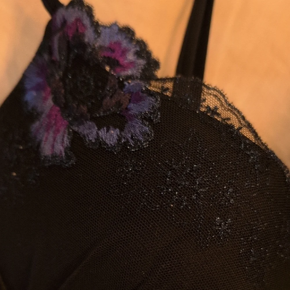 Victoria's Secret Black and Blue Floral Lace Bra - Picture 4 of 12